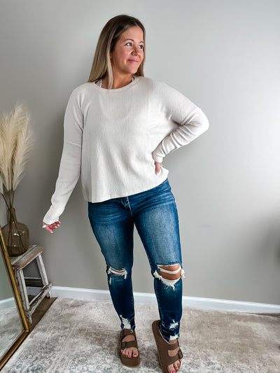 Kylie Mid-rise Distressed Skinny Jeans (Petra153)