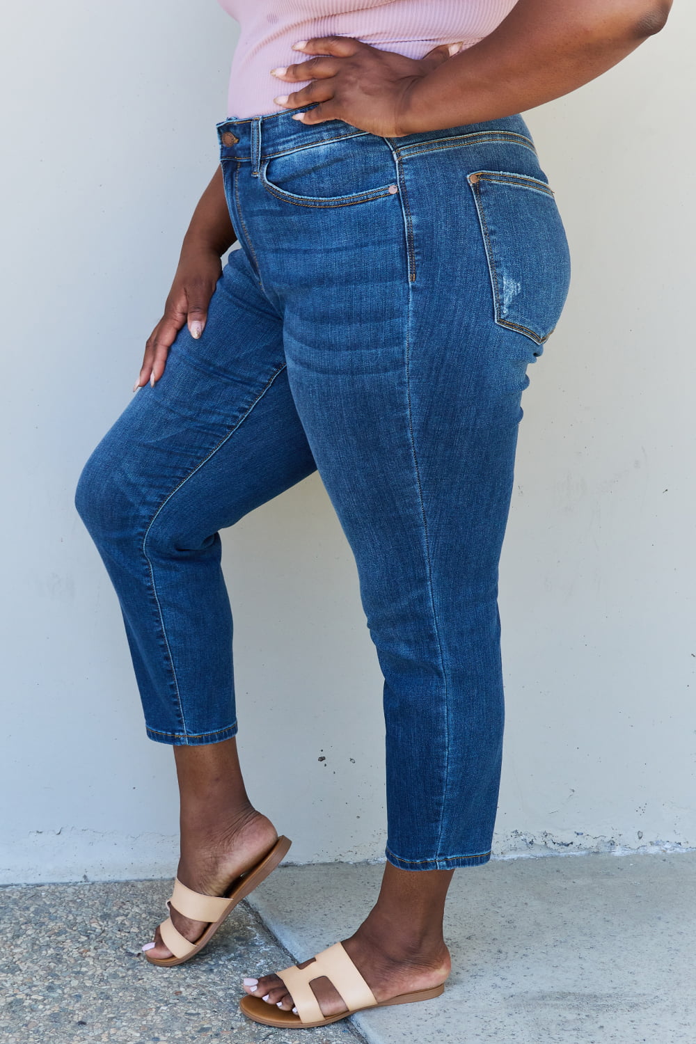 ⭐️ Judy Blue Aila Mid-Rise Cropped Relax Fit Jeans