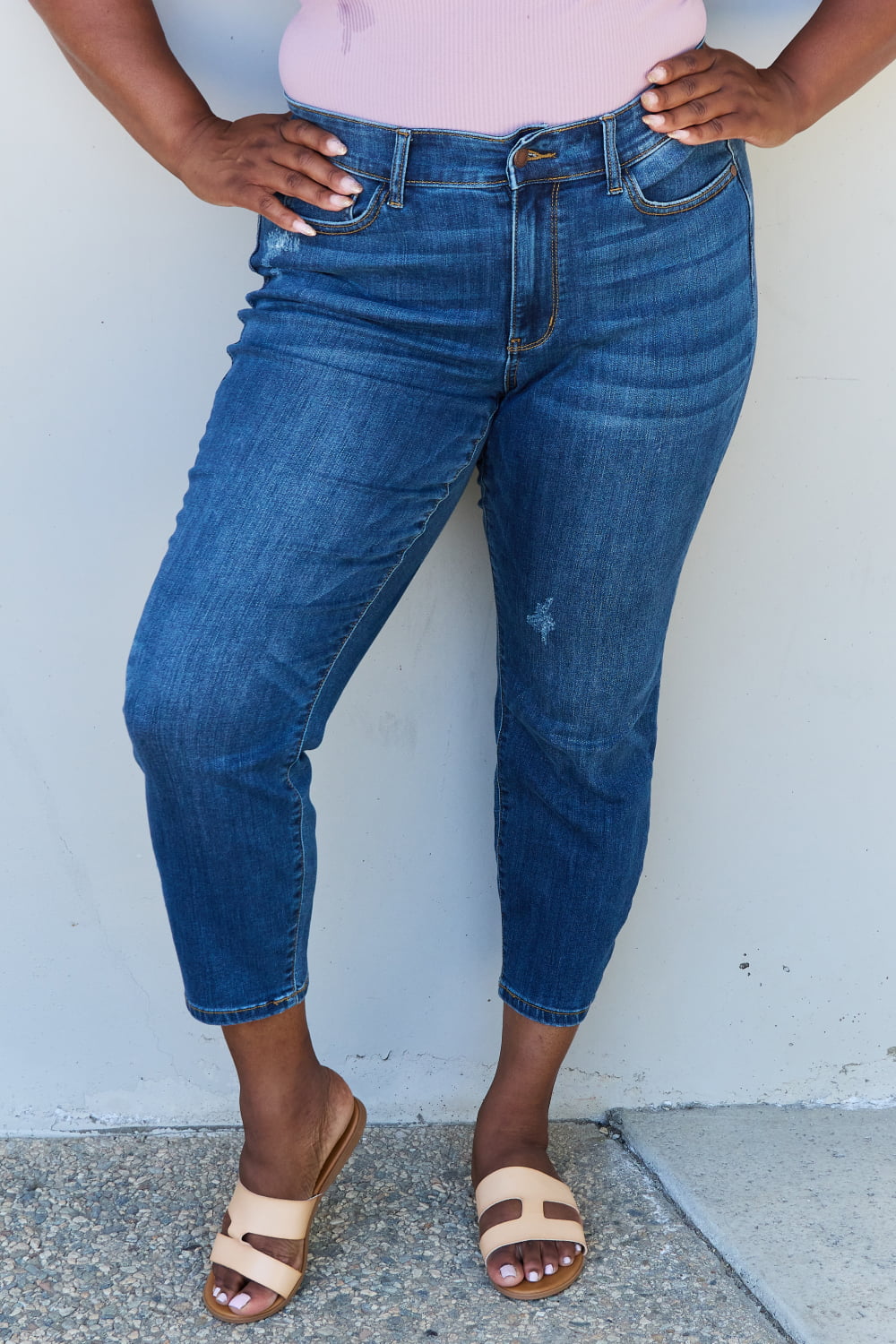 ⭐️ Judy Blue Aila Mid-Rise Cropped Relax Fit Jeans